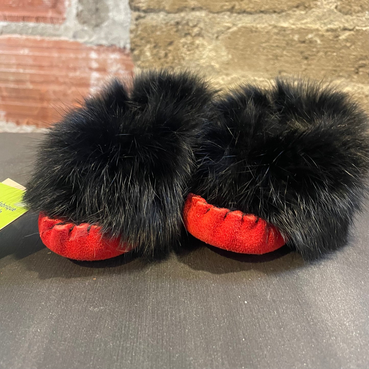 Red and Black Yarënda' (rock) - Baby suede and rabbit fur moccasin