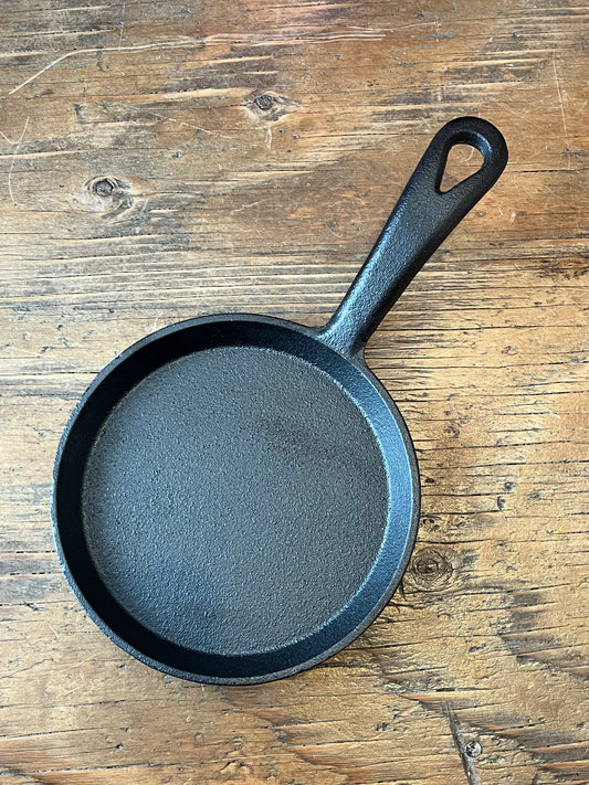 Cast-Iron Griddle With Raised Edges 5"