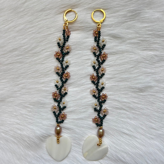 Gold and Mother of Pearl Daisy Chain